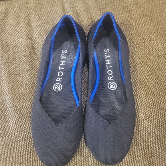Rothy's Black Round Toe Flats size 7.5 - Picture 2 of 10